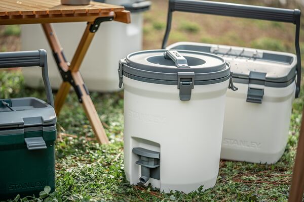 Web_LIfestyle-AdventureWaterJug_A7R8032.jpg