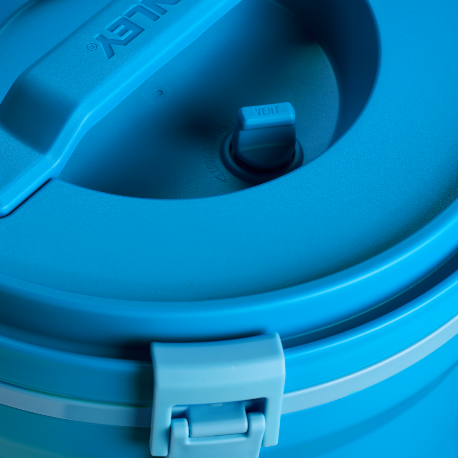 Web_PNG_Square-TheFast-FlowWaterJug2GAL-Azure-LidDetail.png